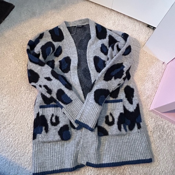 Grey leopard sweater - Picture 4 of 5